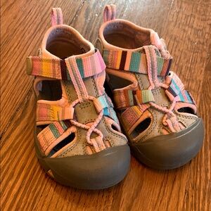 Keen Seacamp closed toe sandal - girls size 7